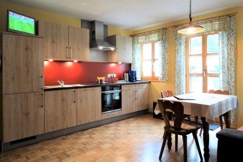 Appartement Himmlisch - gemütlicher Wohn- und Schlafraum mit moderner, neuer Küche