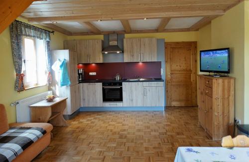 Ferienwohnung Hofblick - großer, gemütlicher Wohnraum mit moderner, neuer Küche