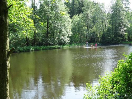 Wie wärs mit einer Flossfahrt auf unserem Teich