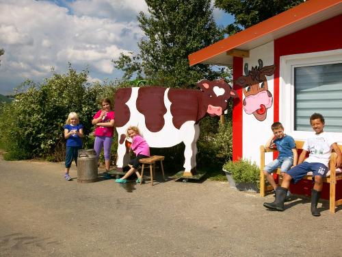 Wettmelken mit unserer Kuh Frieda Wettmelken mit unserer Kuh Frieda