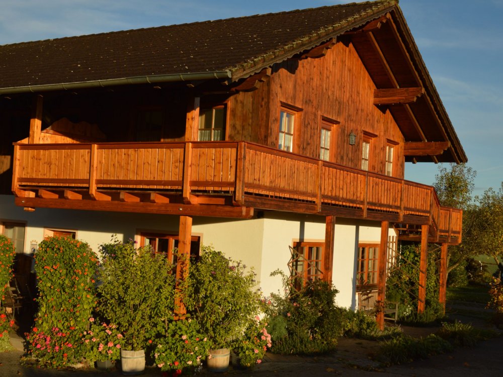 Feriengebäude mit Balkon