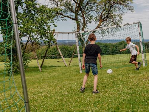 Fußball im Garten