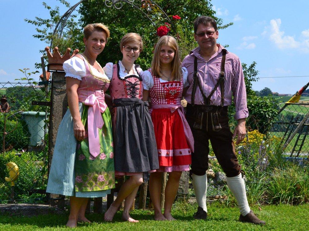 Monika & Sophia & Vanessa & Sepp Eberl Monika & Sophia & Vanessa & Sepp Eberl