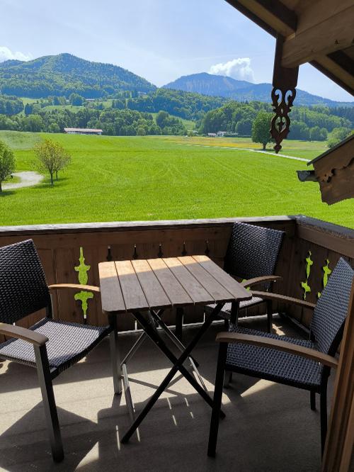 Südbalkon mit Bergblick