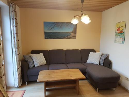 Wohnküche mit gemütlicher Couch