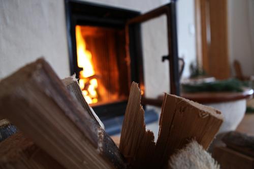 Kamin in Heidi und Vroni