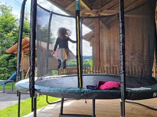 Trampolin unter Vordach