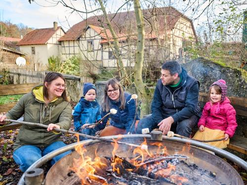 Lagerfeuer mit Stockbrot Lagerfeuer mit Stockbrot