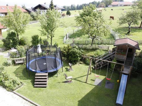Ausblick vom Balkon der FW auf die Ostseite des Gartens