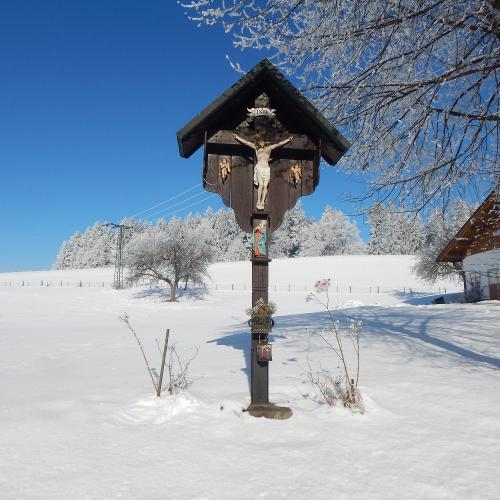 Hofkreuz im Winter