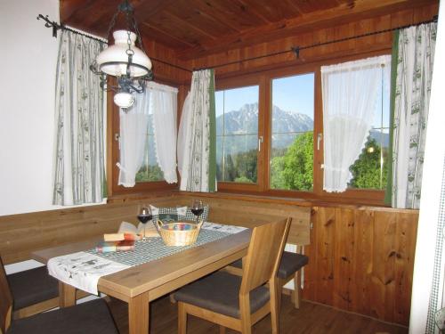 Eckbank in der Ferienwohnung Chiemsee Eckbank in der Ferienwohnung Chiemsee