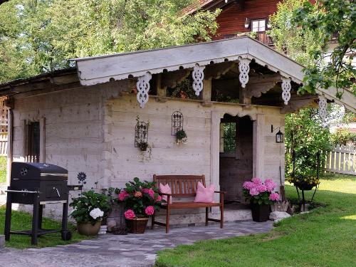 Gartenhütte und Grillplatz