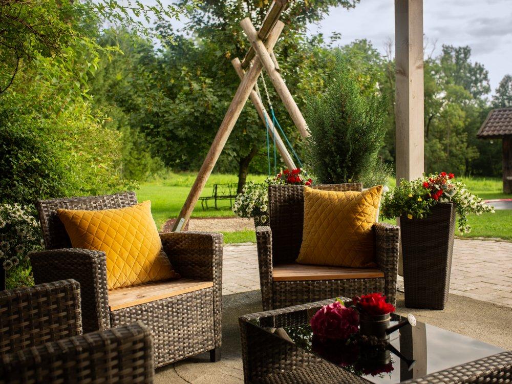 Gemütlich den Tag im Garten ausklingen lassen Gemütlich den Tag im Garten ausklingen lassen