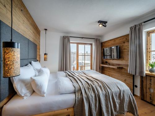 Hussnhof Chalet gemütliches Schlafzimmer im Naturstil Hussnhof Chalet gemütliches Schlafzimmer im Naturstil