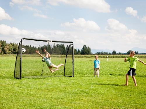 Hussnhof Farm Lodge - Kinderbauernhof Deutschland mit Fußballplatz Hussnhof Farm Lodge - Kinderbauernhof Deutschland mit Fußballplatz