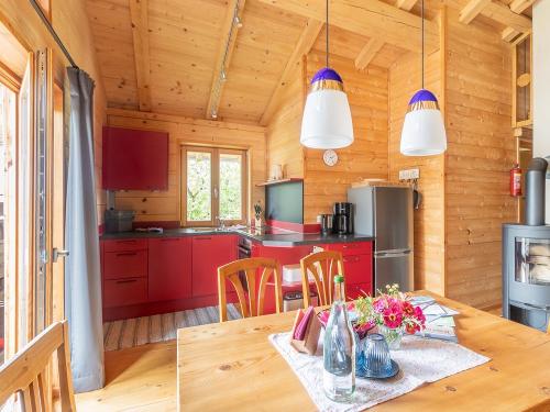 FeWo Peter Küche und Essbereich