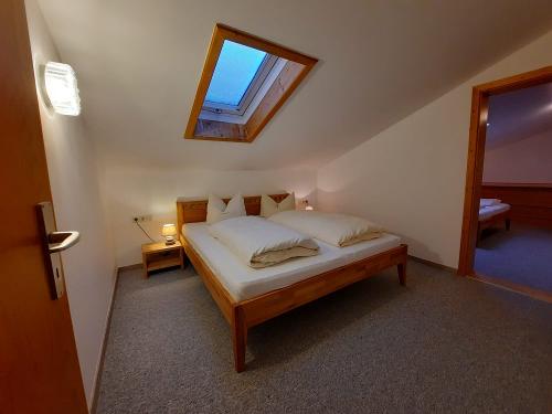 FEWO Alpenrose Schlafzimmer