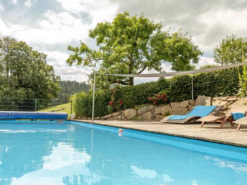 Pool am Bauernhof