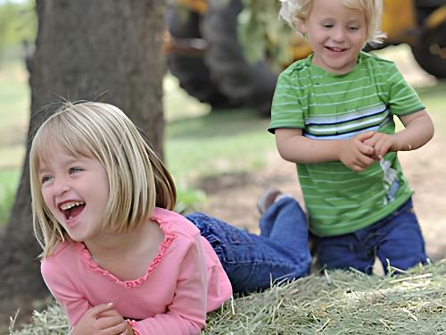Kinder haben Spaß Kinder haben Spaß