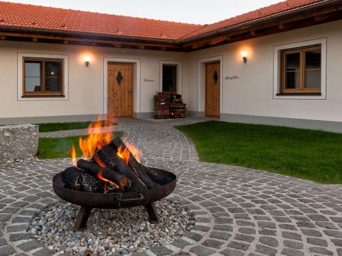 Lagerfeuerstelle an den Ferienhäusern - ein beliebter Treffpunkt am Abend Lagerfeuerstelle an den Ferienhäusern - ein beliebter Treffpunkt am Abend