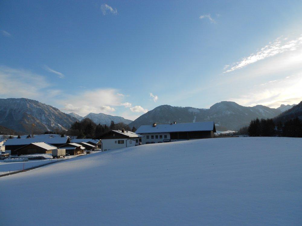 Der Matheishof im Winter mit Bergpanorama Der Matheishof im Winter mit Bergpanorama