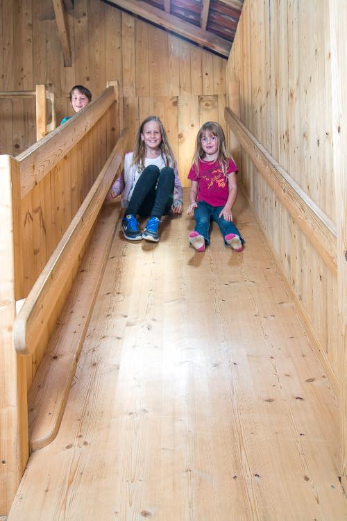 Rutschbahn in der Spielscheune