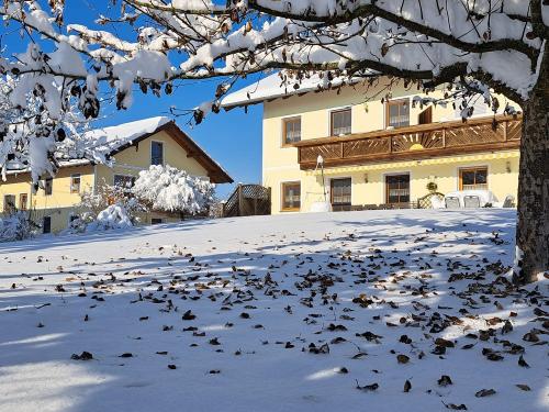 Winter auf dem Ferienhof Wieser Winter auf dem Ferienhof Wieser