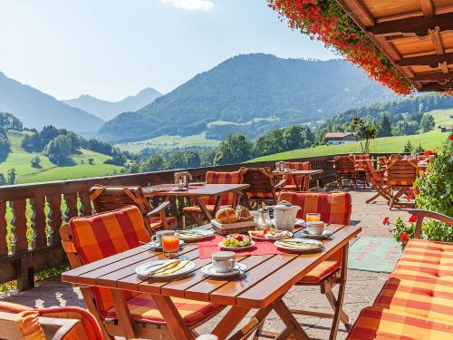 Frühstück mit Bergblick