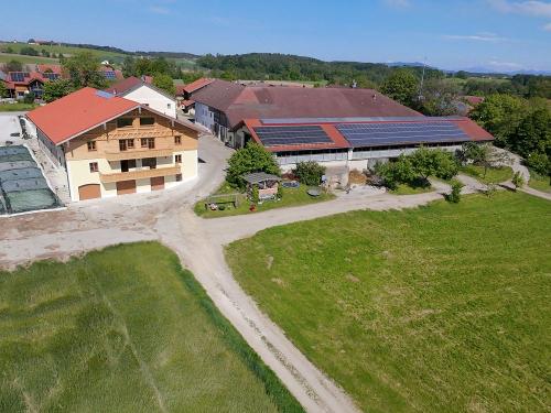 Stadlerhof Sommer Luftaufnahme_2025