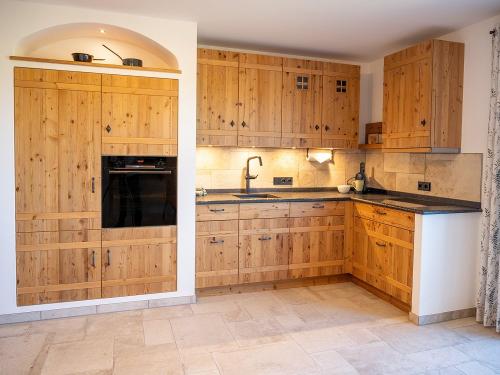 Landhaus-Küche-Ferienwohnung-Alpenblick-Stadlerhof-Waginger-See