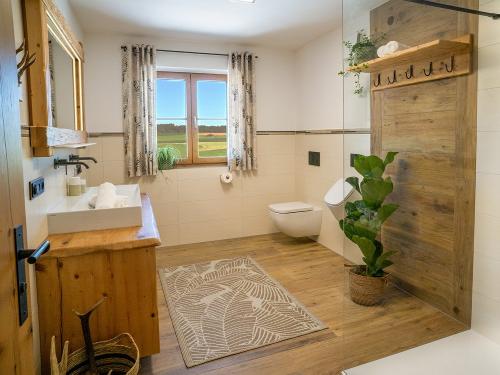 Bad-Dusche-WC-Ferienwohnung-Alpenblick-Stadlerhof-Waginger-See