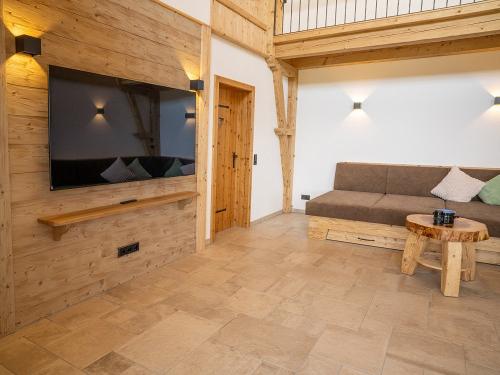 Wohnbereich-TV-Ferienwohnung-Alpenblick-Stadlerhof-Waginger-See