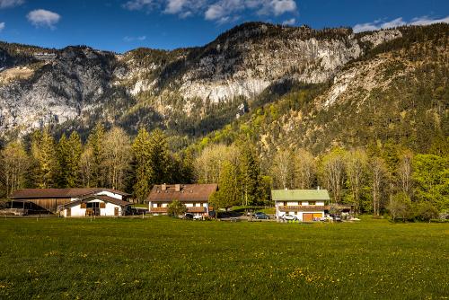 Wiesenhäusl mit Aussicht zum Untersberg
