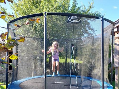 im Trampolin ist es immer lustig