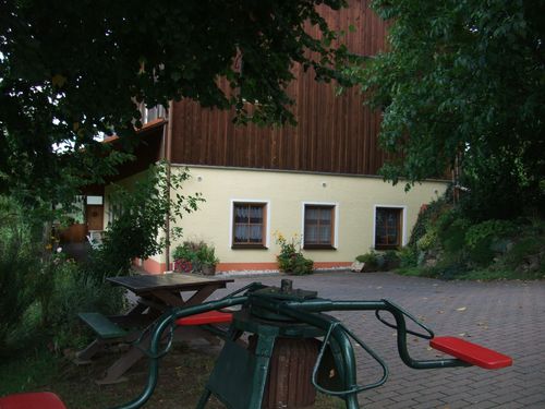 Ferienwohnung vom Hof aus mit Kinderkarussel Ferienwohnung vom Hof aus mit Kinderkarussel