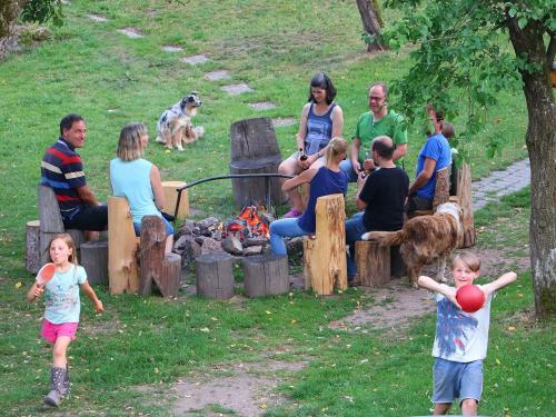 gemütliche Stunden am Lagerfeuer gemütliche Stunden am Lagerfeuer