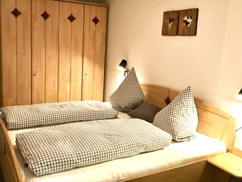 Schlafzimmer 3 in Wohnung Kaitersberg