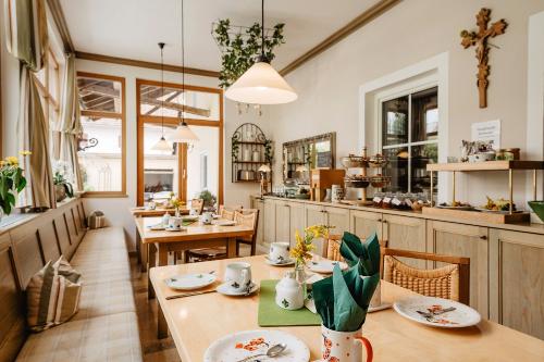 btl_Frühstücksraum Stadler-Hof Großgundertshausen