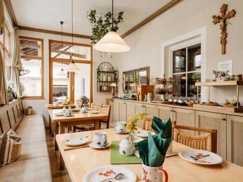 btl_Frühstücksraum Stadler-Hof Großgundertshausen