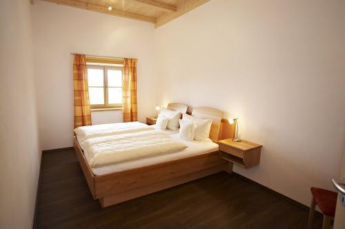 2 separate Schlafzimmer jeweils mit Doppelbett
