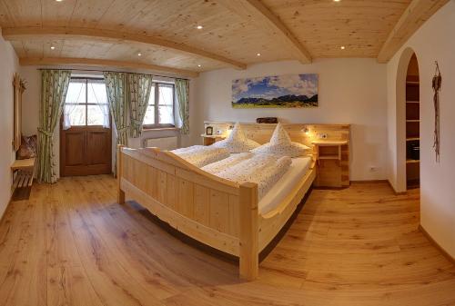 Elternschlafzimmer Ferienwohnung Hochstaufen
