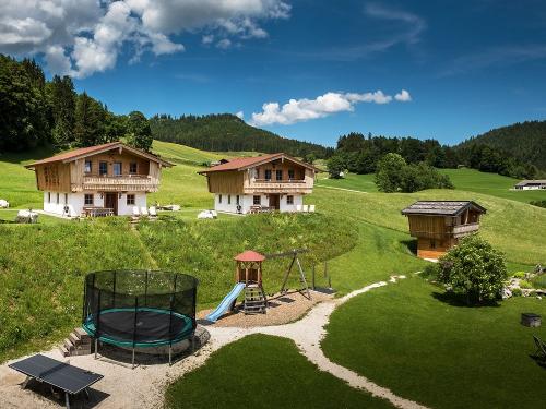 chaletsmitspielplatzundschwitzstubn