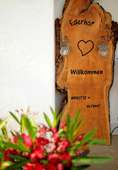 Herzlich Willkommen auf dem Ederhof