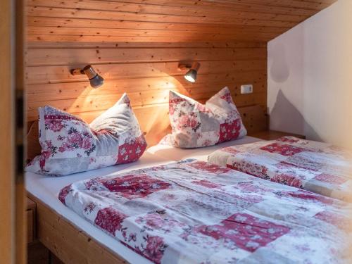 Schlafzimmer Ferienwohnung Silberdistel mit Fenster - WEhn