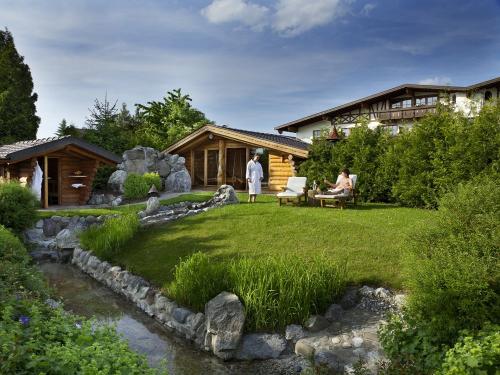 Wellnessgarten mit Blickhaussauna