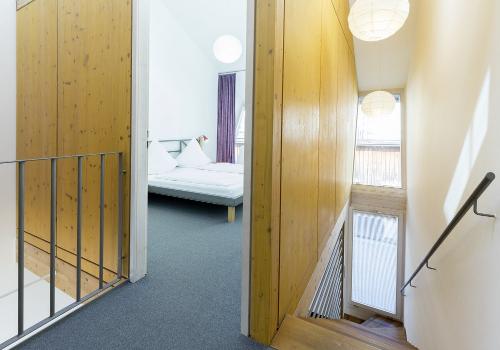 9505-og-gang-blick-ins-sz-undtreppe