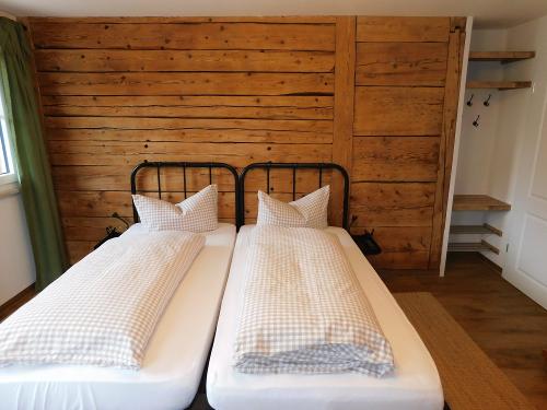 Schlafzimmer FW 3
mit Ehebett (oder Einzelbetten)