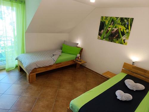 Zweibettzimmer mit Balkon FeWo Brennerstüble