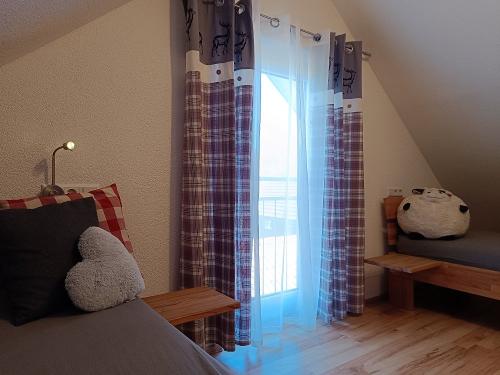 In unserer FeWo Holzschöpfle findet ihr im zweiten Obergeschoss ein offenes Studio