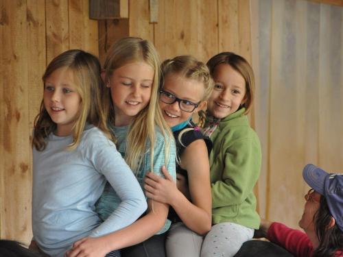 viele auf einem Pferd